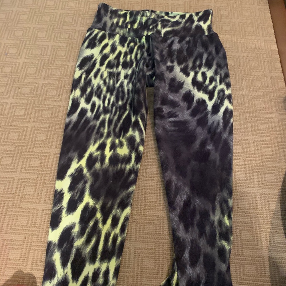 AWESOME LEGGINNGS